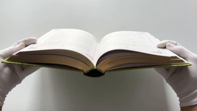 Книга Настоящие сказки братьев Гримм (шелковая коллекция) (Вильгельм Гримм, Якоб Гримм) — 3
